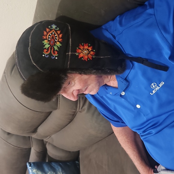 Icelandic trapper hat with faux fur flaps. - Picture 7 of 7